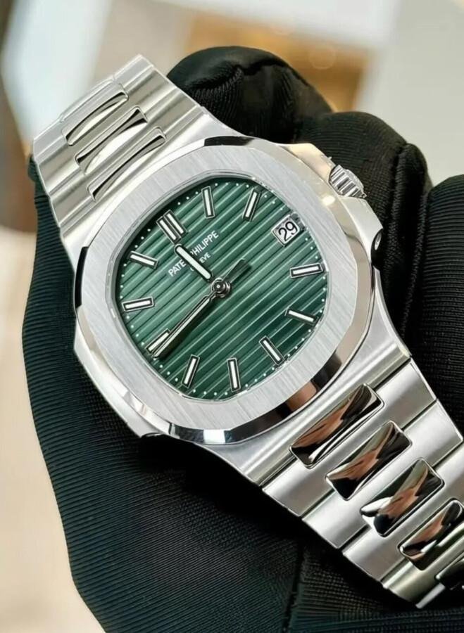 Patek Philippe Nautilus 5711/1A: Complete Guide to the Iconic Luxury Sports Watch Patek Philippe Nautilus 5711/1A-014 olive green dial